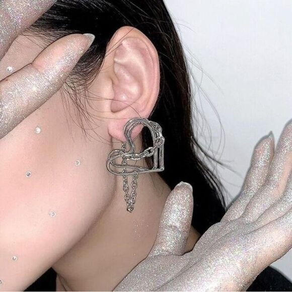 The Chain My Heart earrings with chain attached posts in 925 silver. - Picture 4 of 5